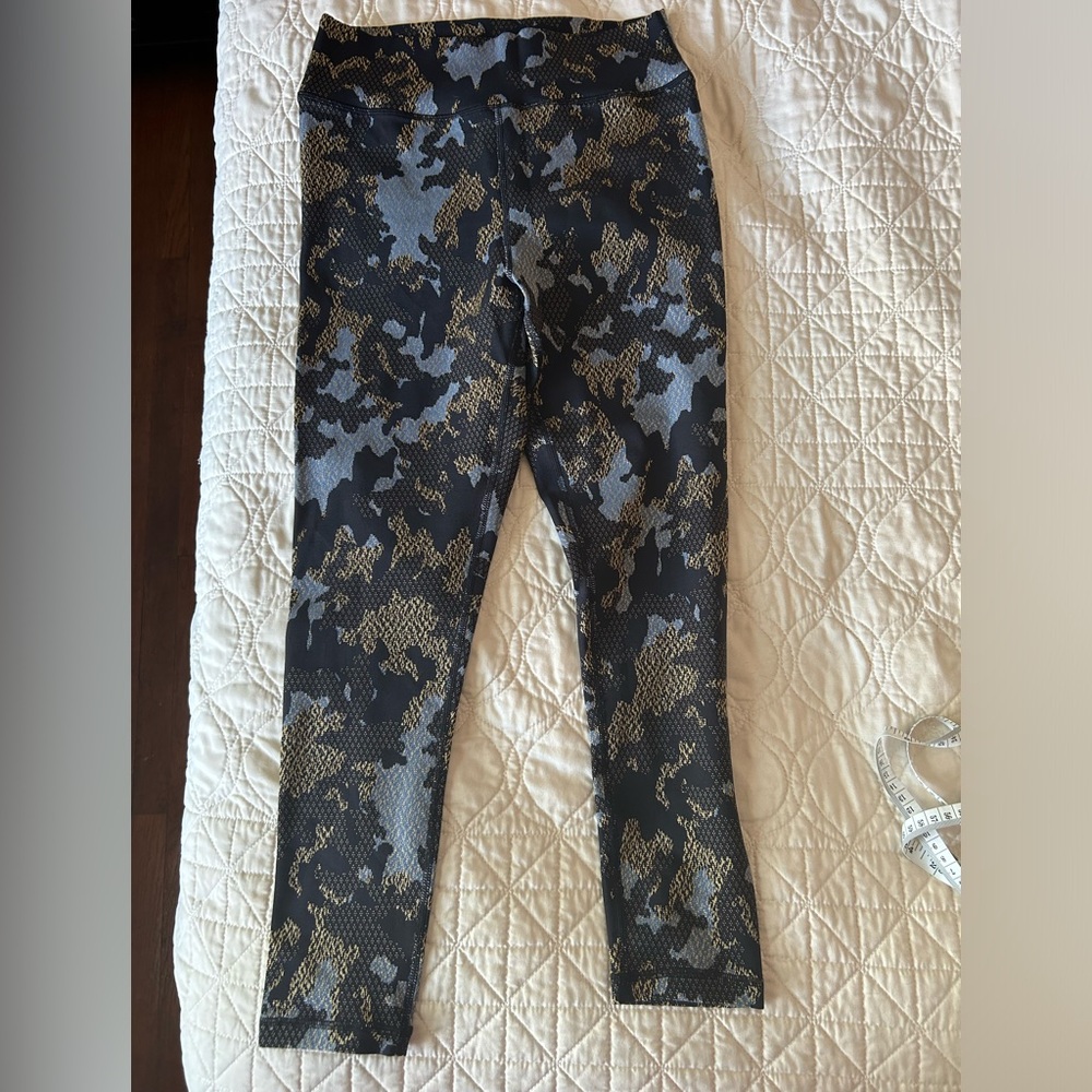 The Upside NWT TWILIGHT DANCE MIDI PANT, Camo jacquard.  Seamless.